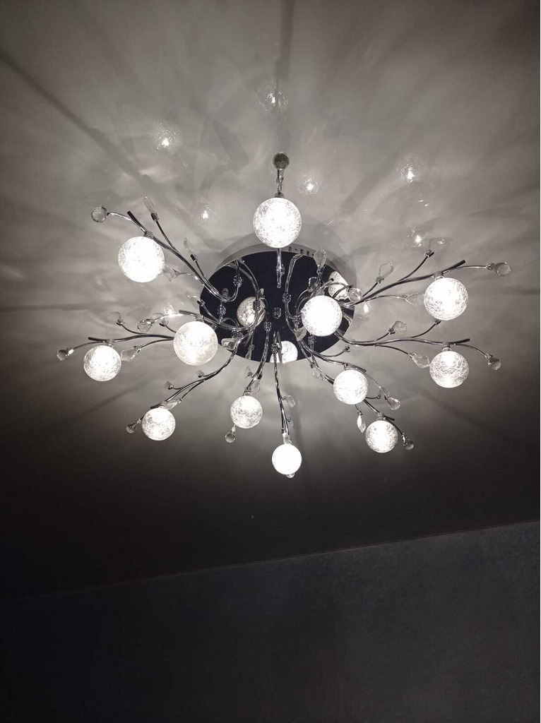 Продам люстру