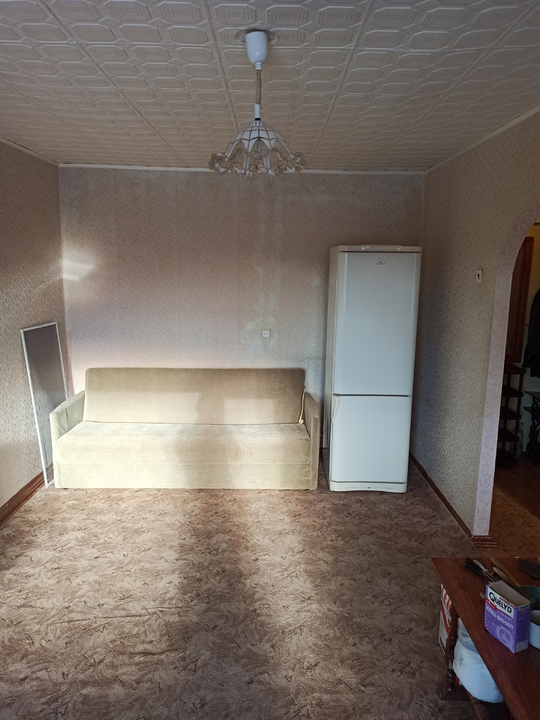 Продам однокомнатную центр