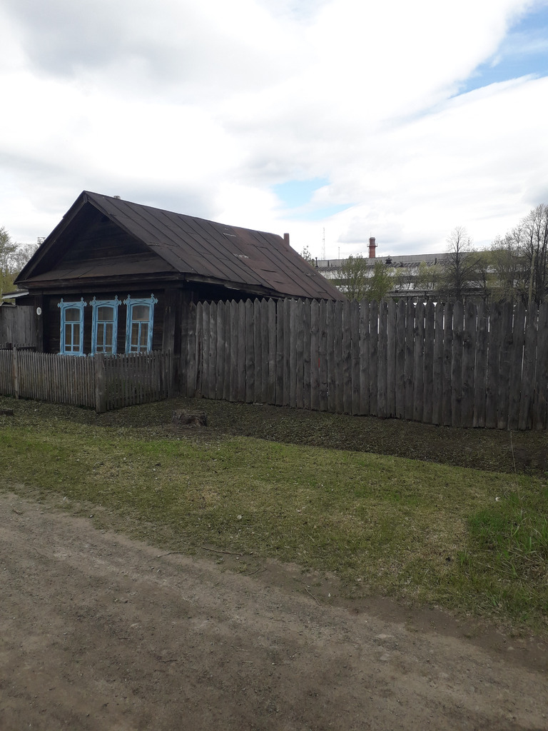 Земельный участок, дом ветхий.