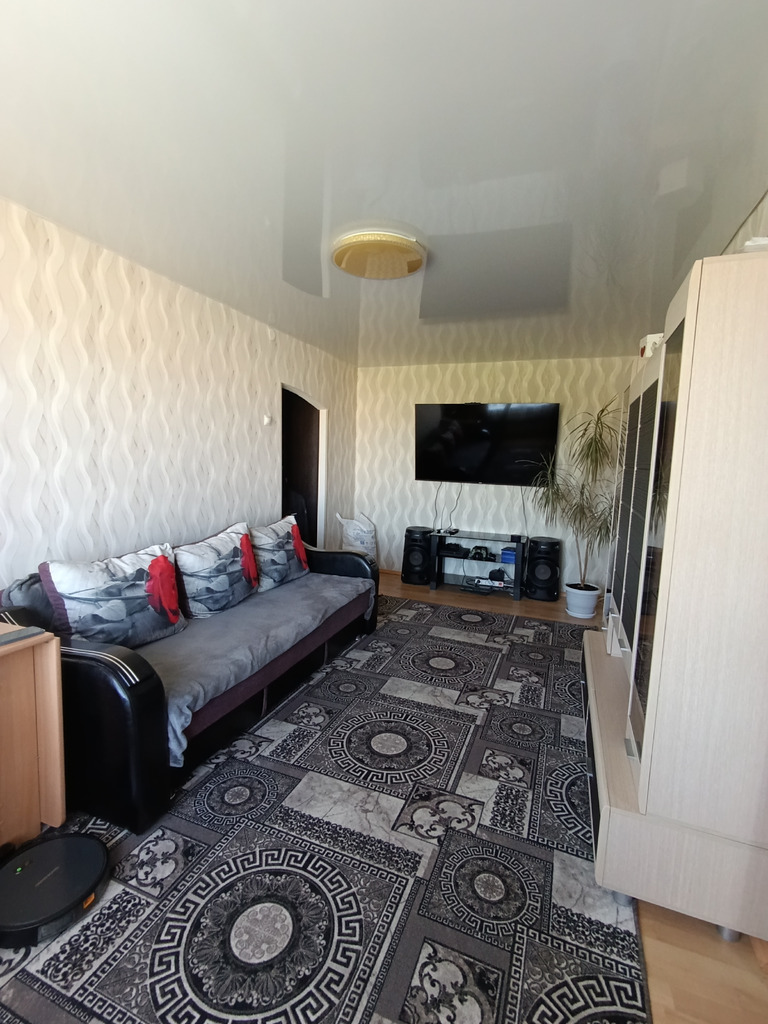 Баранчинский .Продам 4х комнатную квартиру коммуны47 5 этаж. угловая очень тёплая.