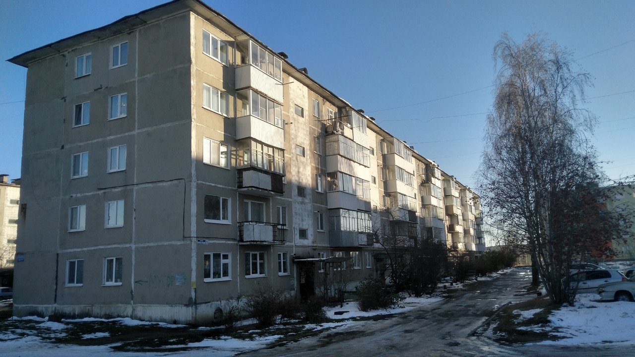 Трёхкомнатная квартира,Верхняя Тура, продаётся