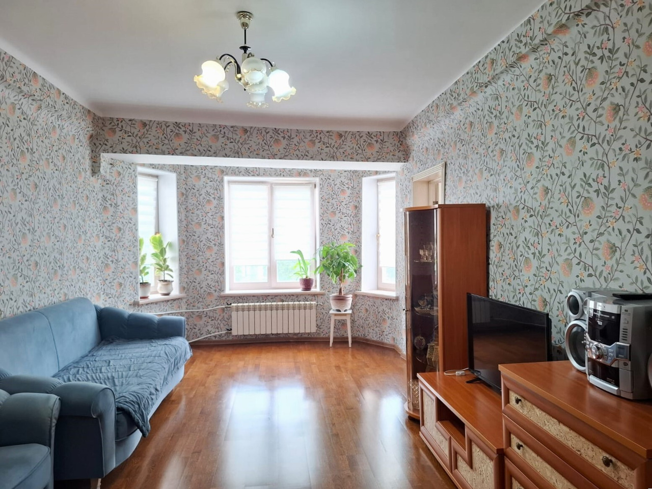 Продажа трехкомнатной  квартиры в  центре города сс хорошим ремонтом для большой семьи.