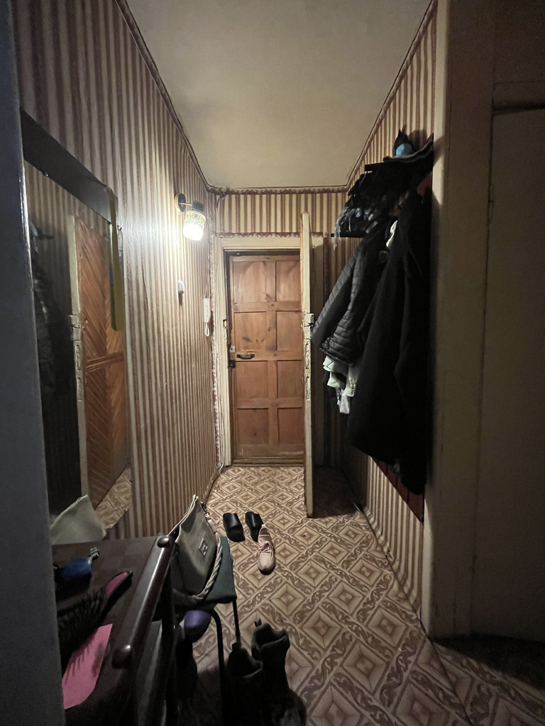 Продам 2-х комнатную квартиру в центре города.